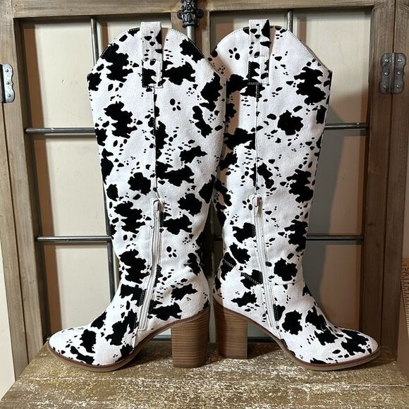 Cow print boots size 8 - Picture 3 of 5